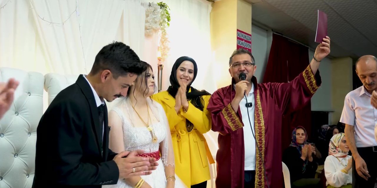 Konya’da sessiz nikah! Alkışlar hiç kesilmedi