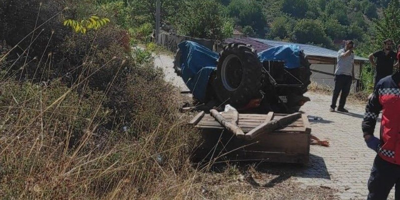 Devrilen traktörün altında kalan hala ile yeğeni öldü