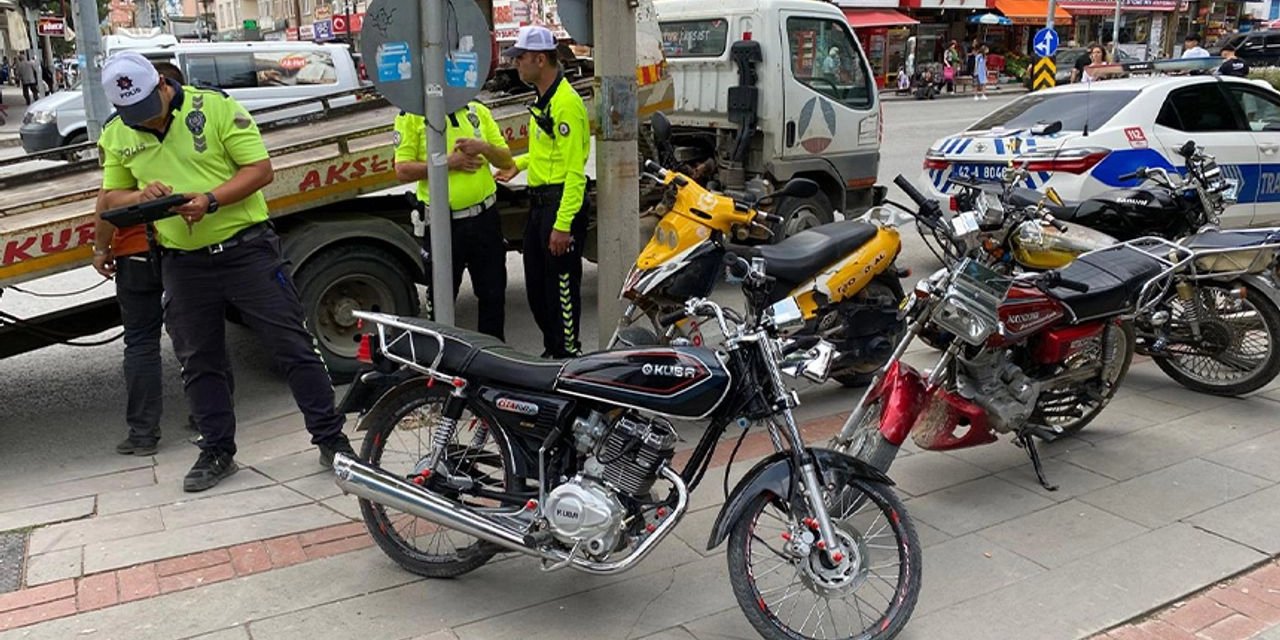 Konya’da motosiklet denetimi! Kurala uymayana ceza, uyana teşekkür