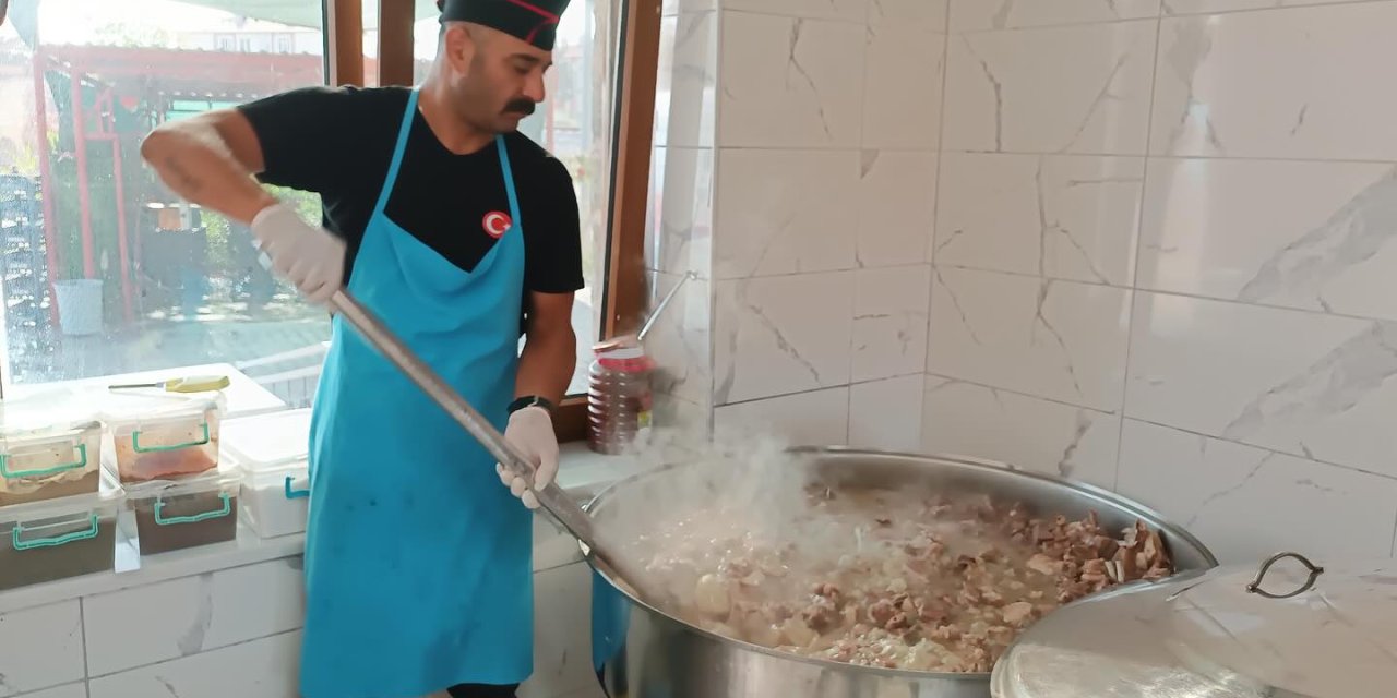 Konya’da bir belediye ihtiyaç sahiplerine günde 3 çeşit yemek dağıtıyor