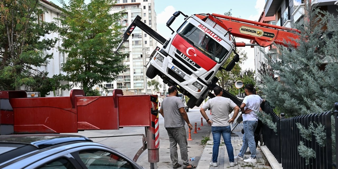 Manzarayı gören şaştı kaldı! Binaya yük taşıyordu