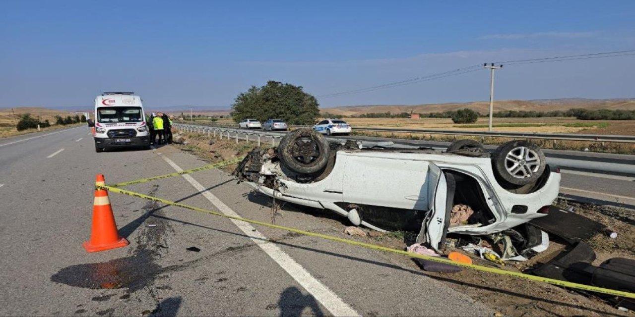 Devrilen otomobildeki polis memuru ile eşi öldü