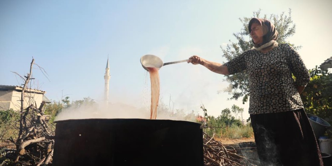 Konyalı üretici, üzümün asmadan pekmeze yolculuğunu adım adım anlattı