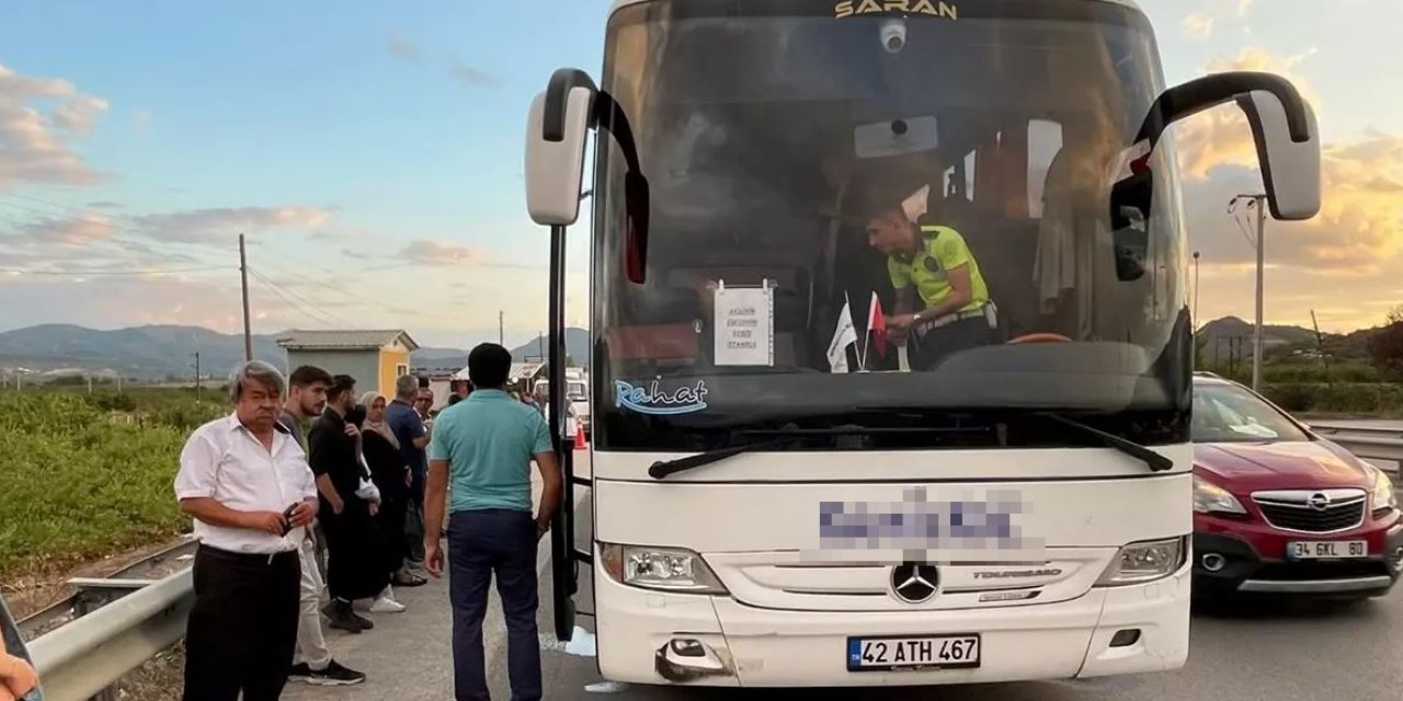 Konya’dan İstanbul’a yolcu taşıyan otobüs Sakarya’da kaza yaptı