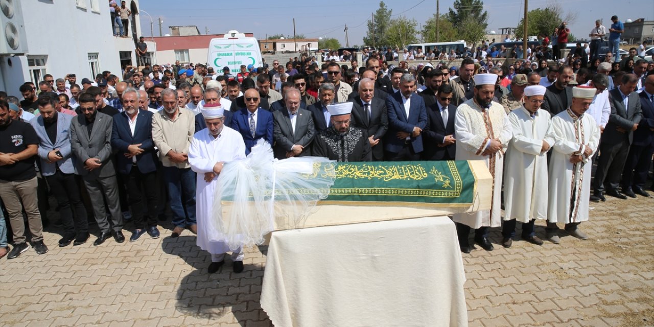 Narin Güran'ın cenaze namazına imamın sözleri damga vurdu