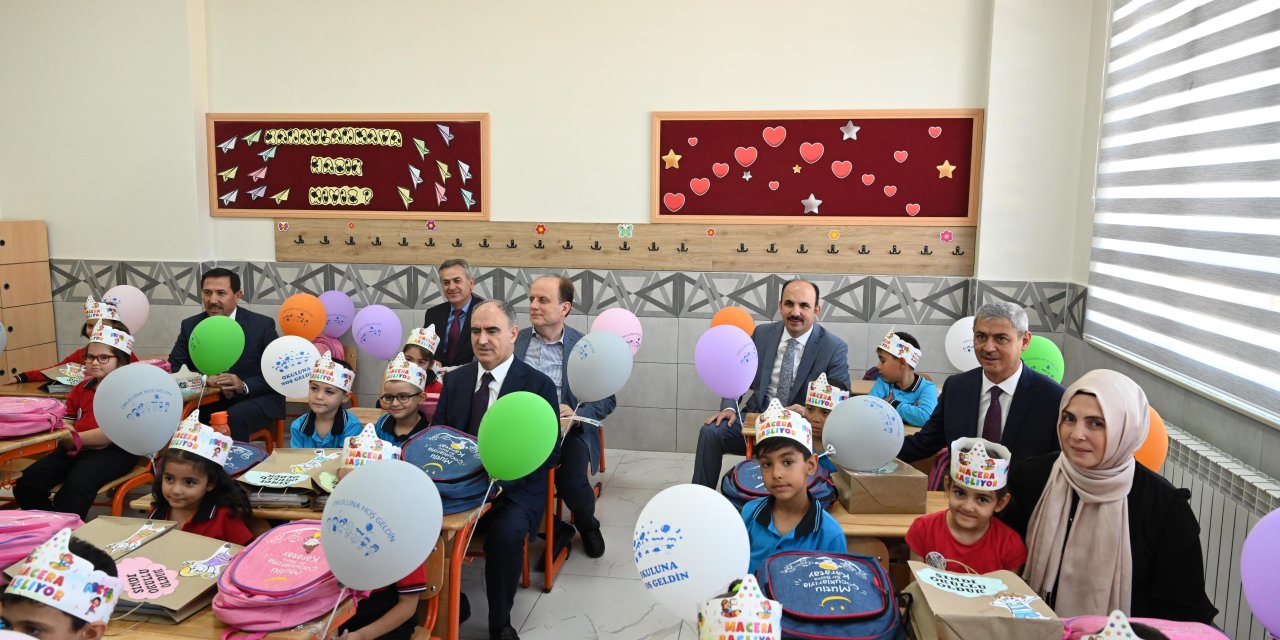 Konya protokolü öğrencilerin ilk gün heyecanına ortak oldu