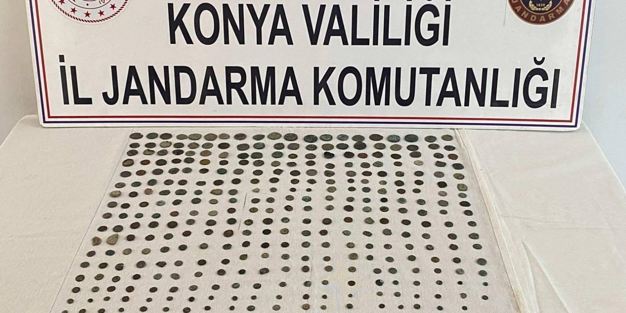 Konya’da tarihi eser kaçakçısına suçüstü! Kelepçeyi jandarma taktı