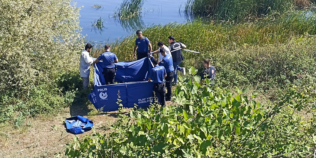 Nehirdeki korkunç manzarayı gören telefona sarıldı