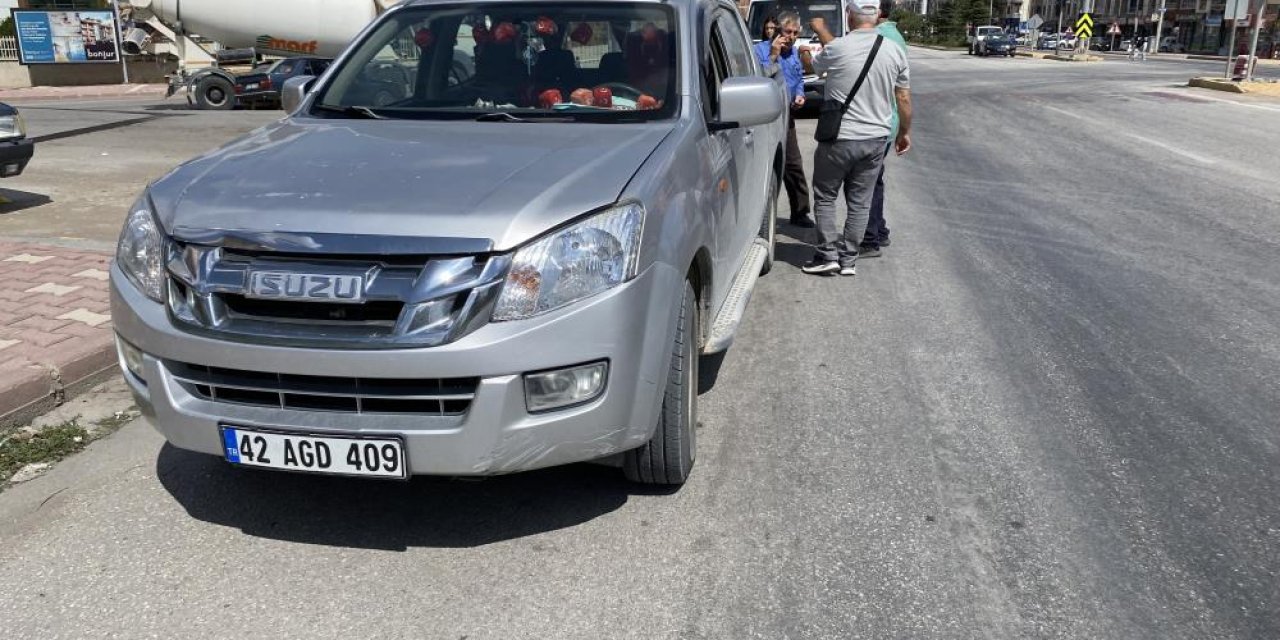 Konya'da kamyonet yolun karşısına geçmeye çalışan yaşlı adama çarptı