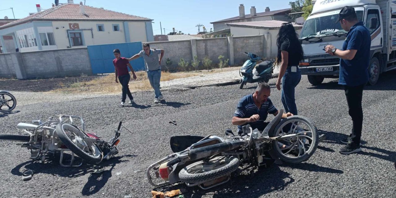 Konya’da çarpışan iki motosikletteki 3 kişi yaralandı