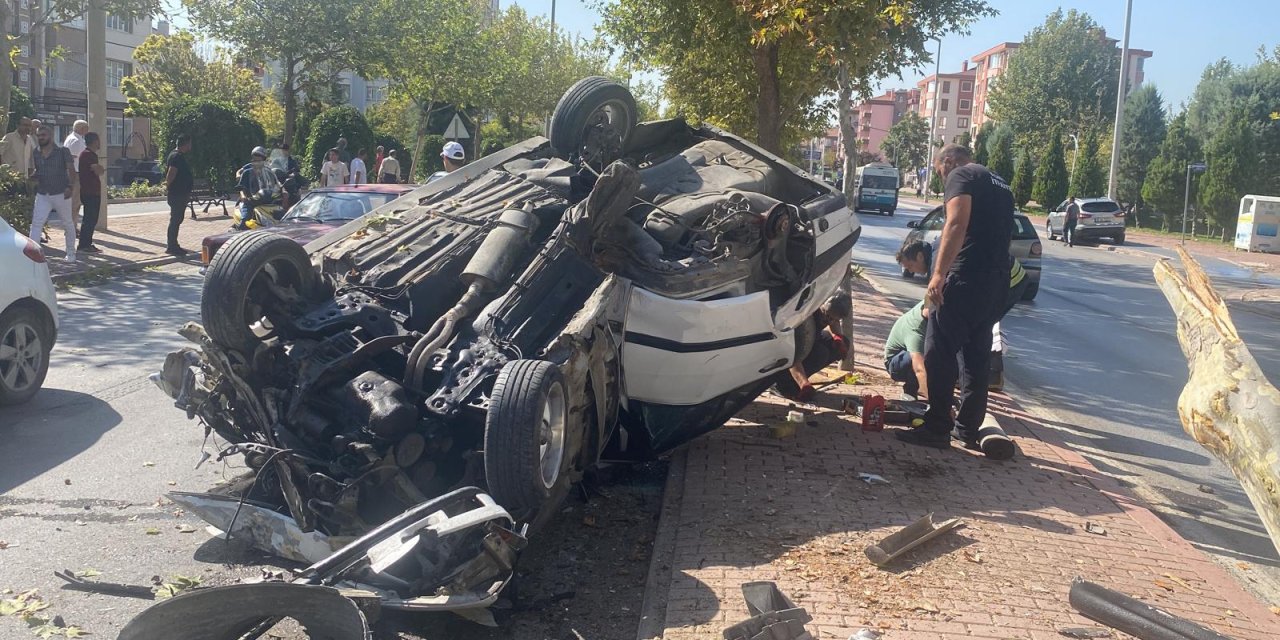 Konya'nın merkezinde otomobil devrildi! Ekipler sürücü için seferber oldu