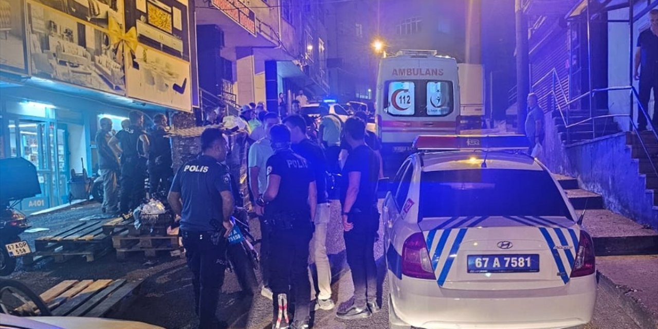 Uygulama yapan polis memuru motosiklet çarpması sonucu yaralandı