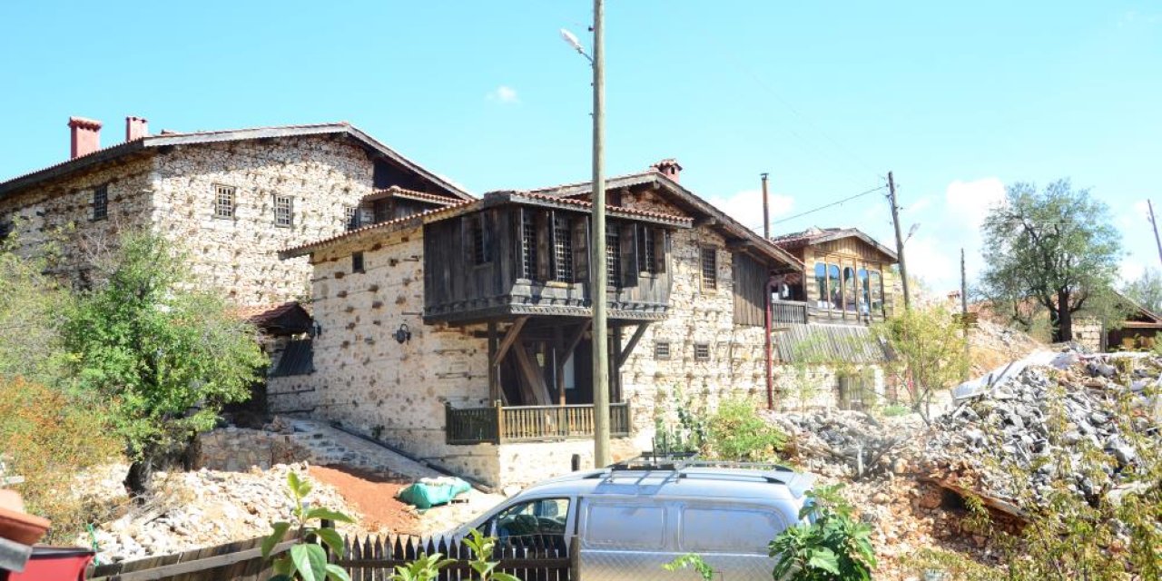 Konya - Antalya yolundaki 8 asırlık mahalle Avrupalı turistlerin akınına uğradı