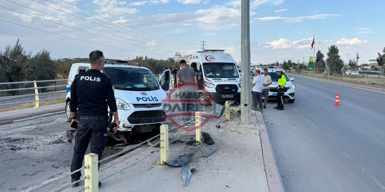 Konya'da polis aracı kaza yaptı