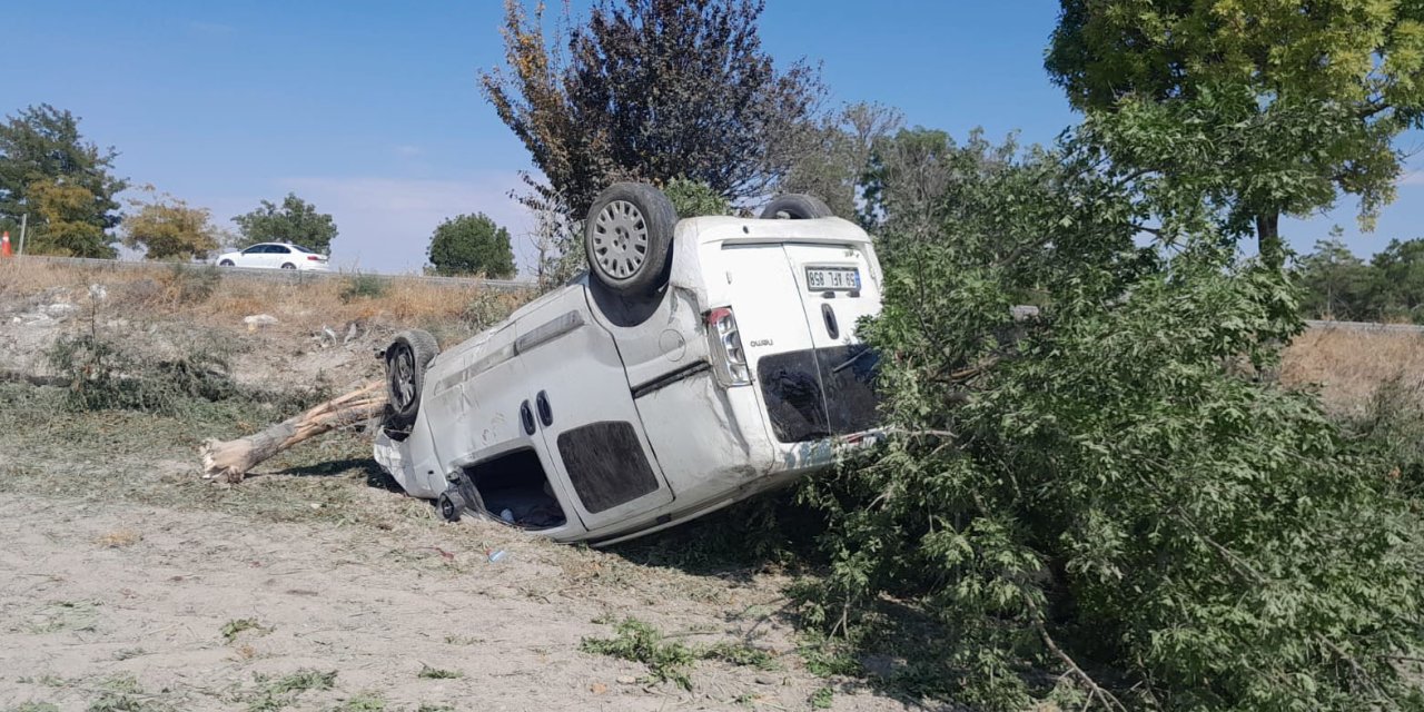 Konya’da hafif ticari araç 3 ağaca çarptı! 1 yaralı var