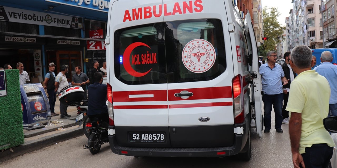 Polisin başına sandalye ile vuran 3 kişi emniyete götürüldü