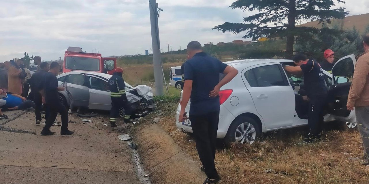 Konya’da otomobiller çarpıştı: 4 yaralı