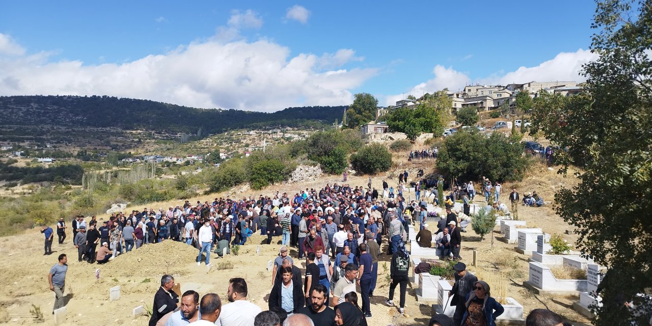 Komşuları öldürmüştü! Baba, oğul ve geline acı veda