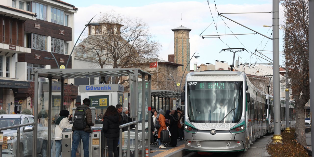 Yeni üniversitelilere Konya hediyesi! Toplu ulaşım 10 gün ücretsiz