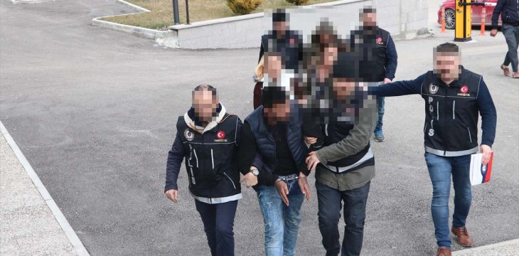 Konya’dan Karaman’a uyuşturucu satmaya gittikleri iddiası! 3 kişi gözaltına alındı