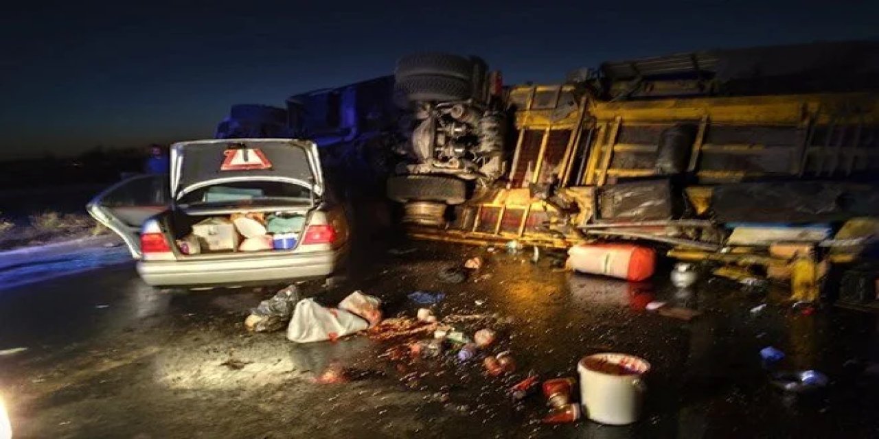 Konya yolunda otomobil devrilen TIR’a çarptı: 1 ölü, 3 yaralı