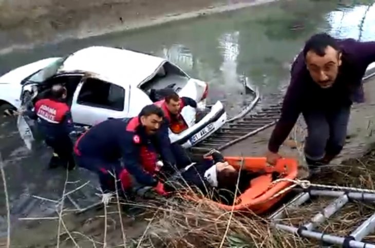 Otomobiliyle kanala düşen Rahime hemşire güçlükle kurtarıldı