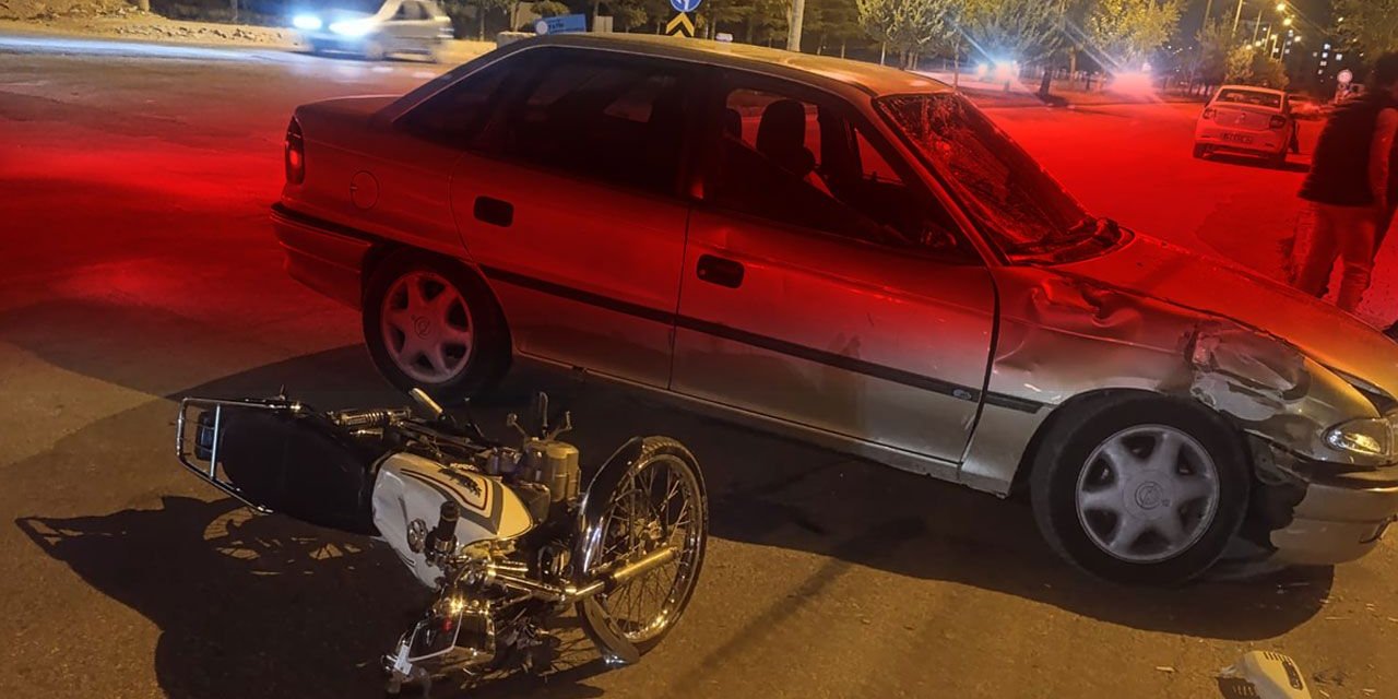 Konya’da motosiklet otomobille çarpıştı: 2 ağır yaralı