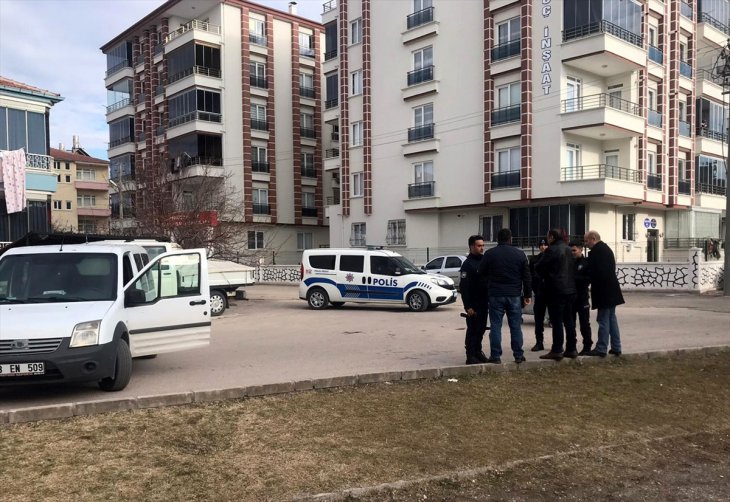 Parkta bıçaklı kavga: Biri çocuk 2 yaralı