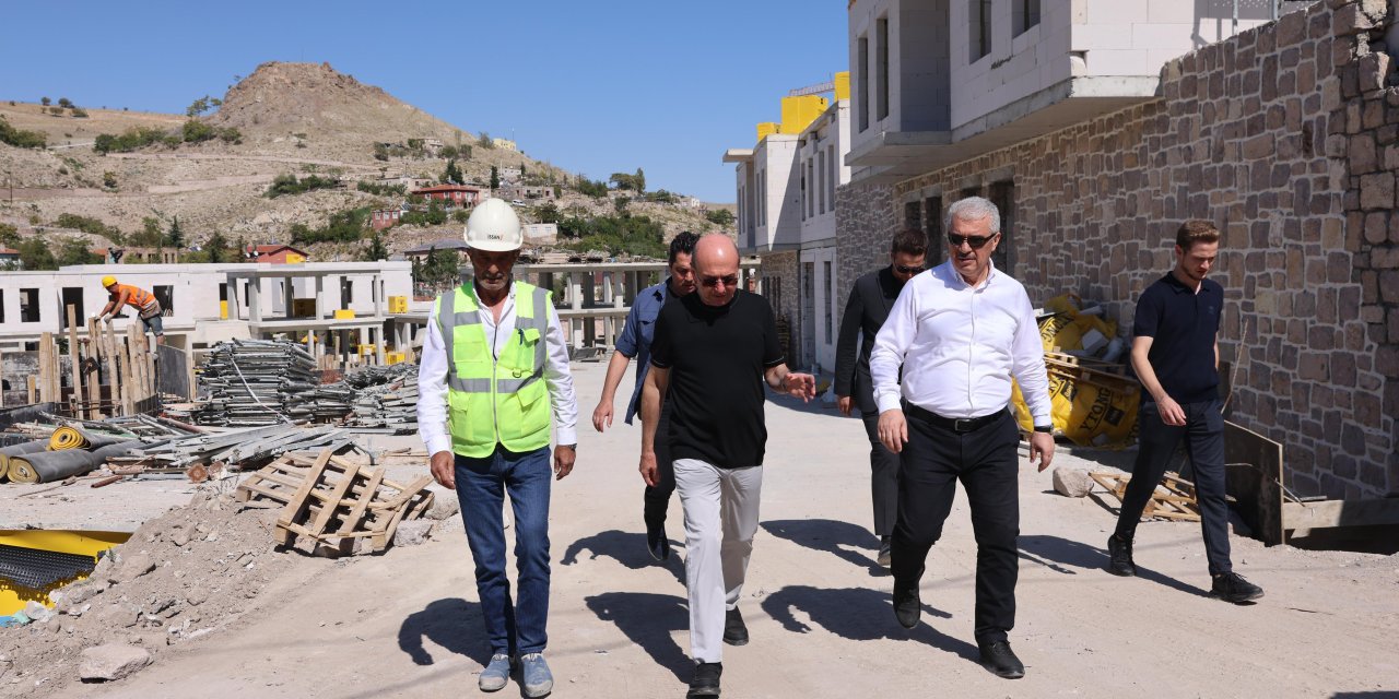 Vali İbrahim Akın Konya’nın tarihi mahallesinde incelemelerde bulundu