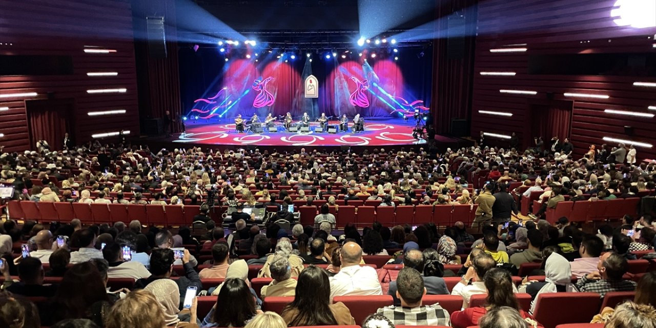 21. Uluslararası Konya Mistik Müzik Festivalinde Şehram Nazeri ile final