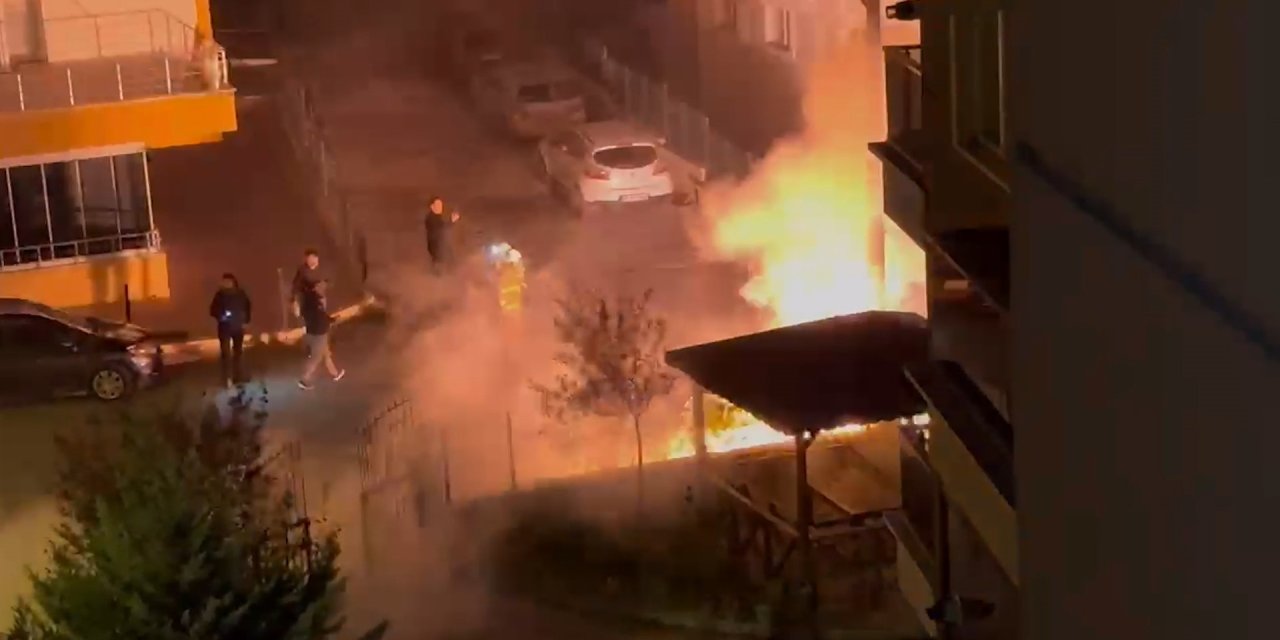 Elektrik kabloları yandı, rögar kapağı havaya fırladı