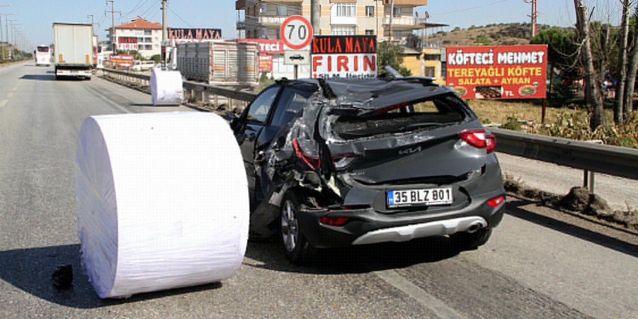 Kağıt bobini otomobilin üzerine düştü