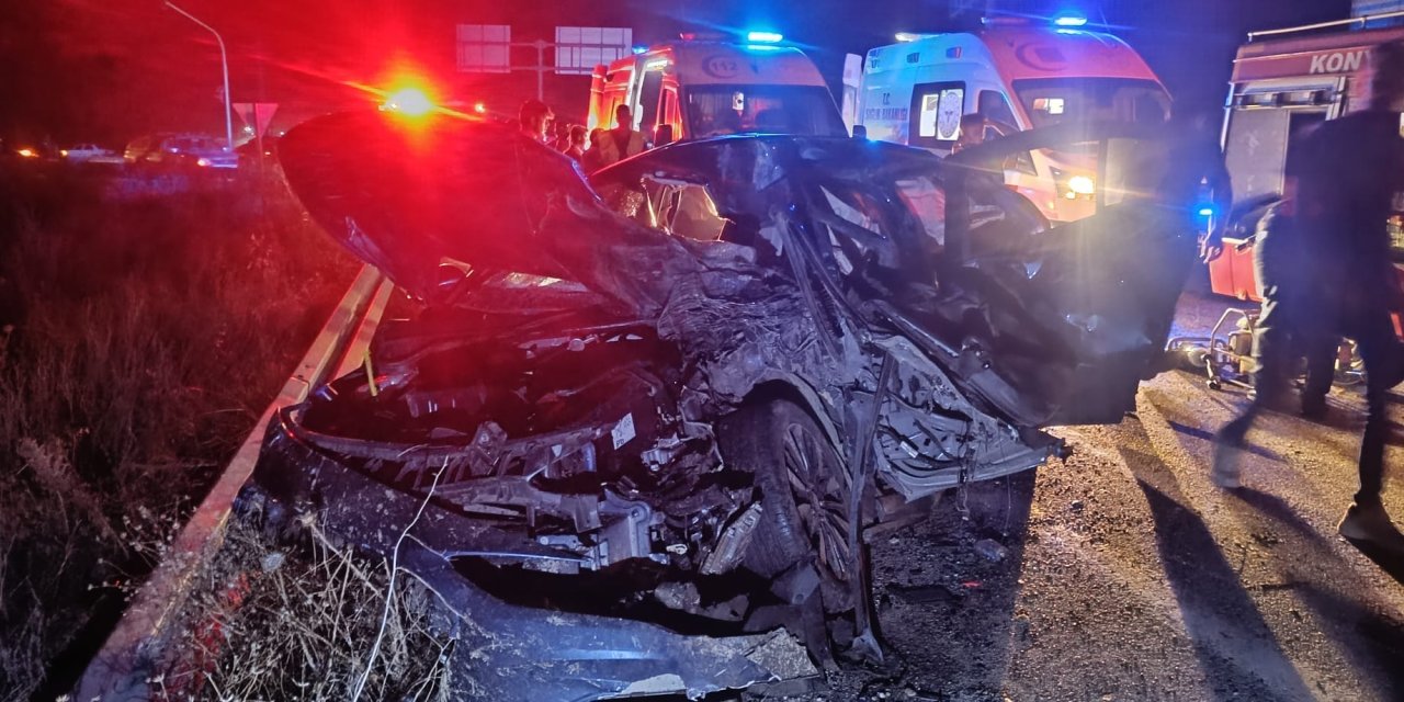 Konya’daki ölüm kavşağında TIR otomobille çarpıştı