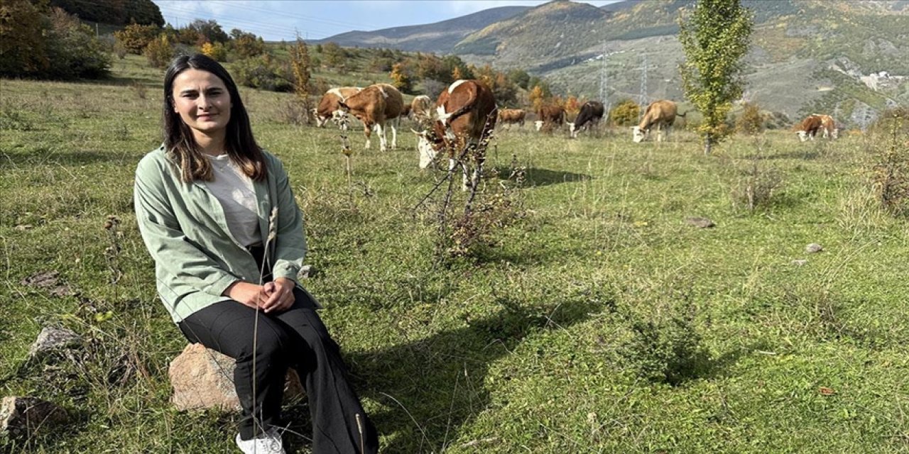 Posoflu üniversite mezunu Yeşim, hayvancılıkta köyüne örnek olmak istiyor