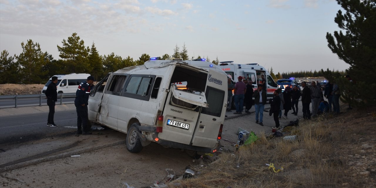 Karaman’da işçi servisi devrildi: 2 ölü, 13 yaralı