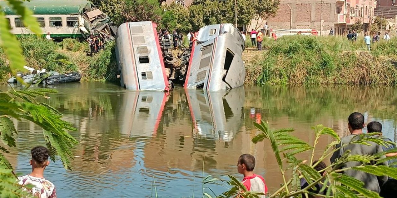 Tren kazasında iki vagon sulama kanalına düştü