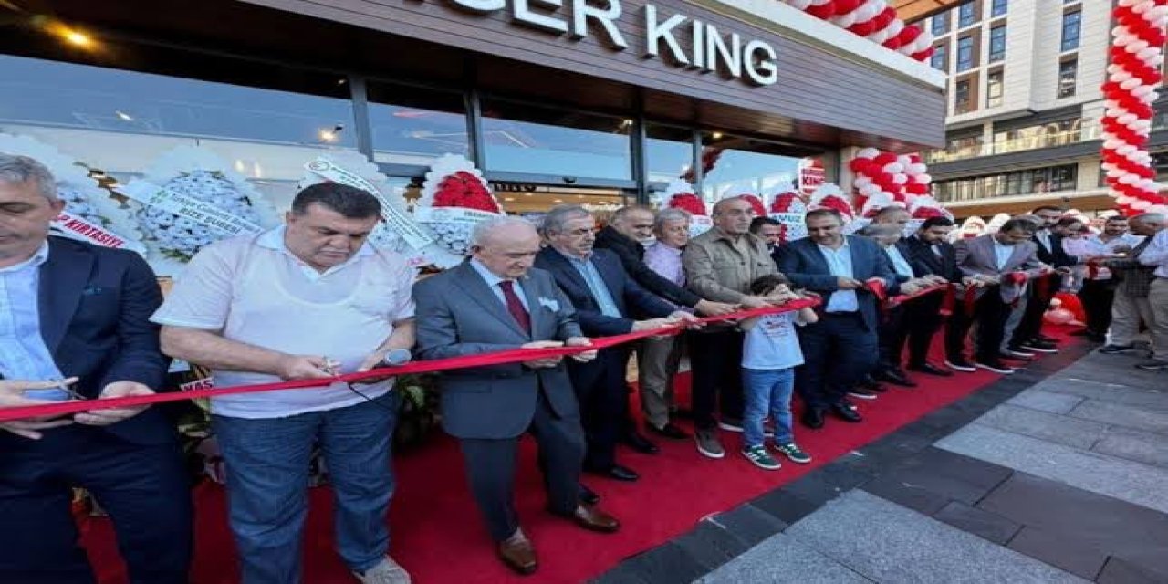 Burger King açılışına katılan AK Partililer hakkında ilk karar