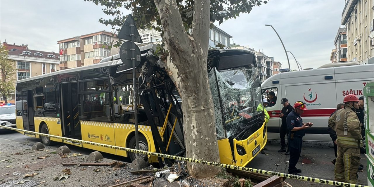 İETT otobüsü ağaca çarptı! Yaralılar var