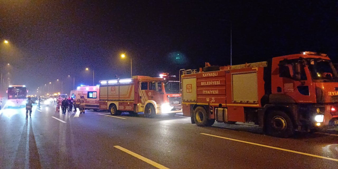Tıra çarpan otomobil hurdaya döndü