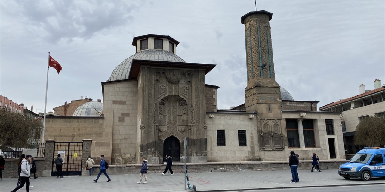 123 yıl önce yıkılan Konya’nın ünlü minaresi yeniden yapılacak