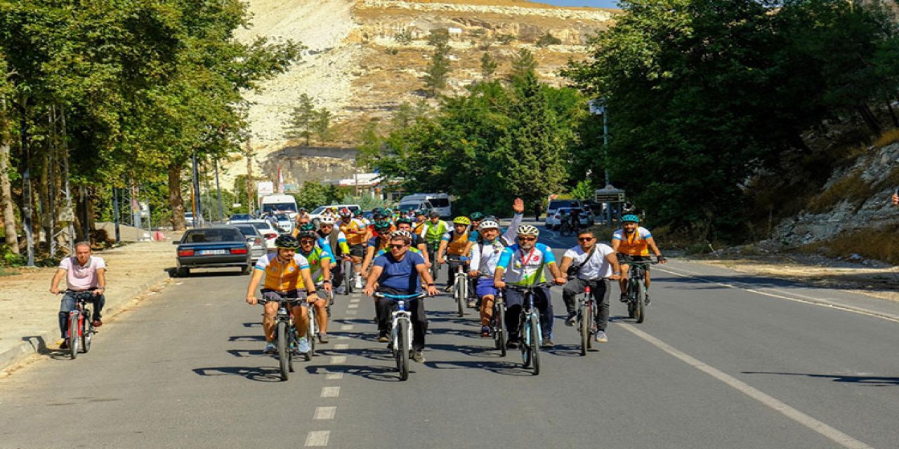 Hobi amaçlı başladı, yüzlerce kişinin pedal çevirmesini sağladı