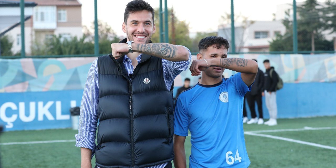 Konyalı amatör futbolcu, Umut Nayir pozunu örnek aldığı oyuncu ile verdi