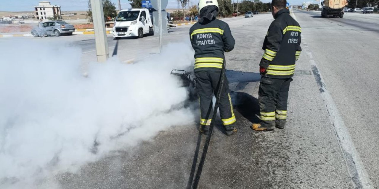 Konya’da motosiklet seyir halindeyken alev aldı