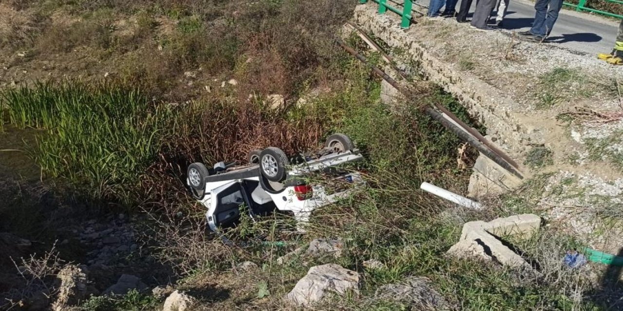 Konya’da otomobil köprüden sulama kanalına düştü, ekipler zamanla yarıştı