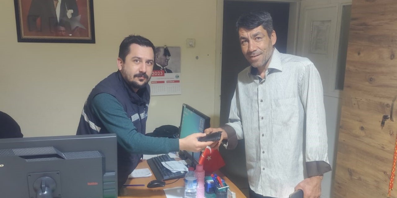 Panayırda cüzdanını kaybeden Konyalının yüzünü polis güldürdü