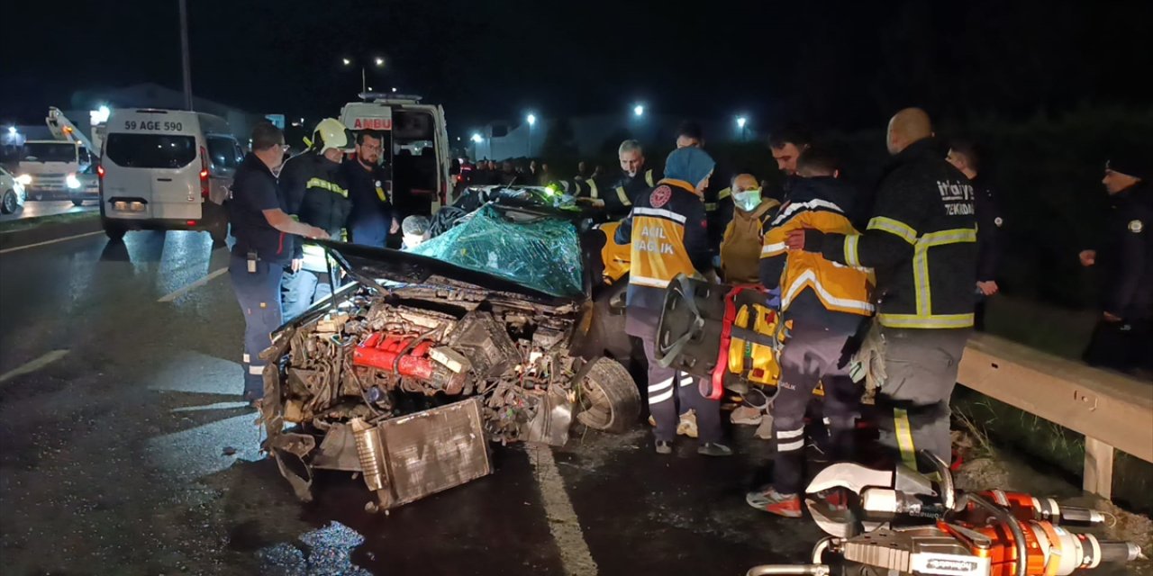 Direğe çarpan otomobil bu hale geldi: 1 ölü, 1 yaralı