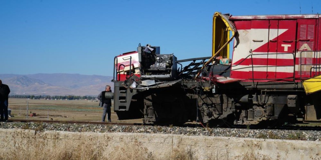 Yolcu treni beton mikserine çarptı! Makinist öldü, 2 yaralı var