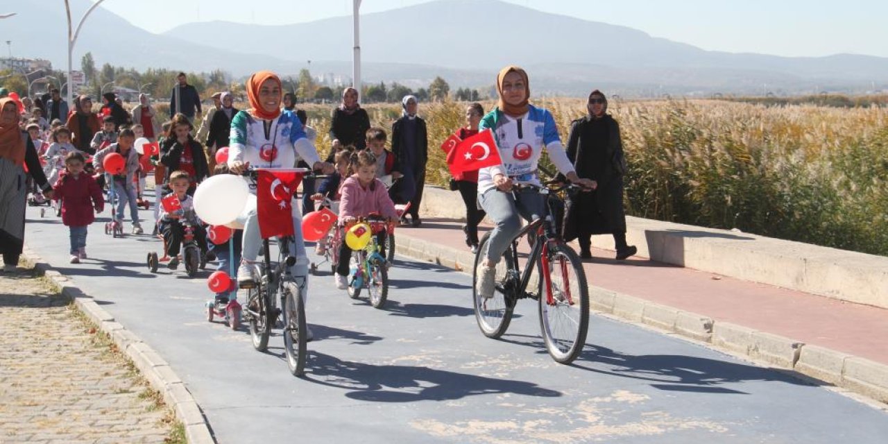 Konya’da minikler, 29 Ekim coşkusuyla pedal çevirdi