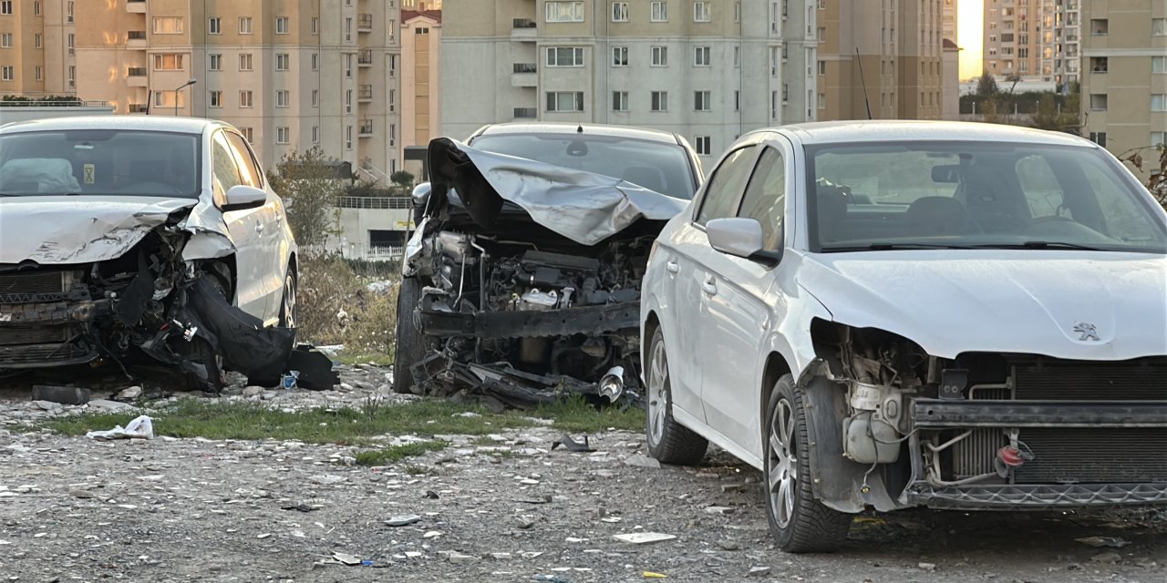 Trafikte yarışın sonu kötü bitti, feci kaza kamerada