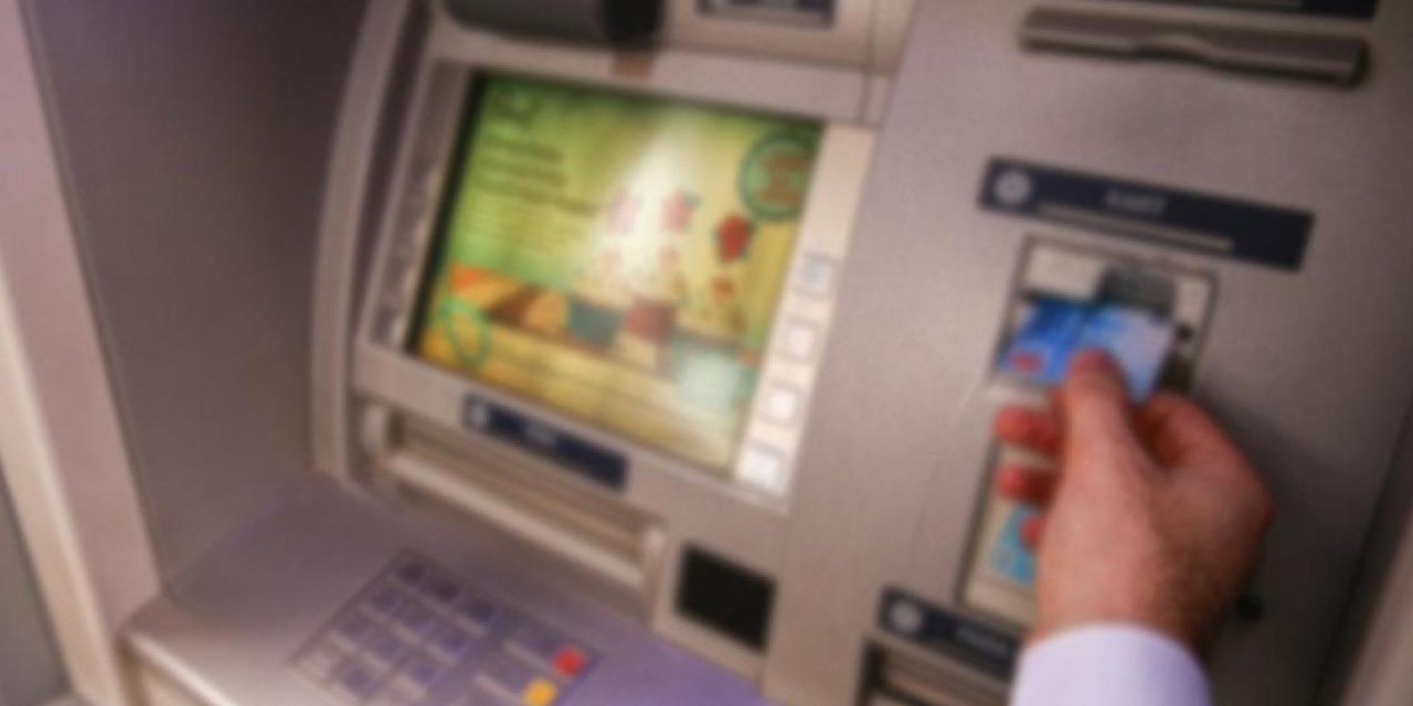 ATM'lerdeki açığı bulup yüklü miktarda para çektiler